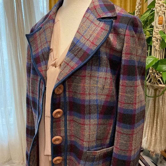 Ruffle trim Blouse with Tie - Picture 5 of 7